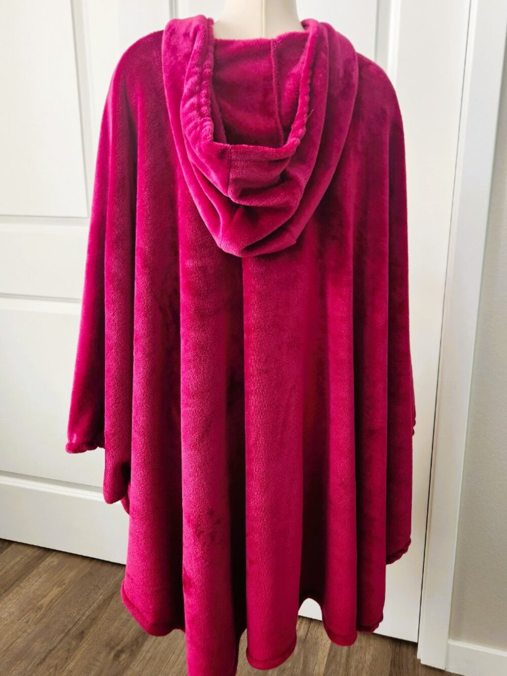 Cozelle Oversized Blanket Hoodie One Size Bright Pink / Magenta - Picture 4 of 8